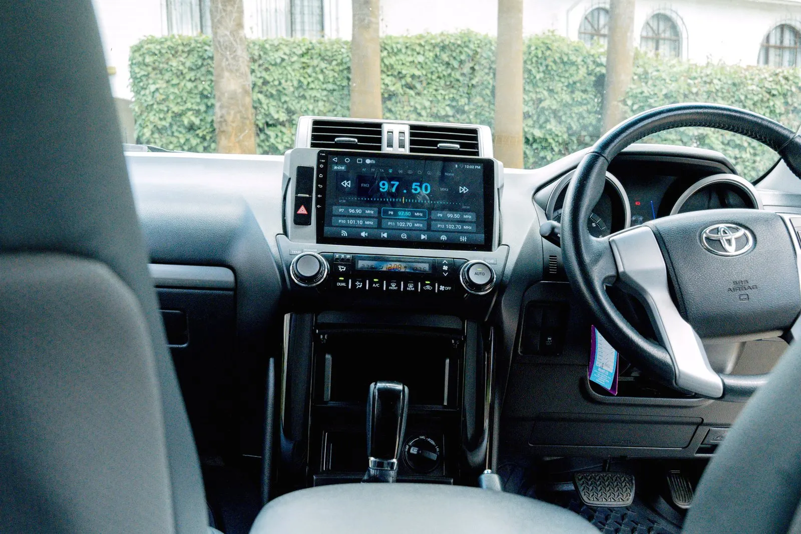 Prado dashboard and centre screen